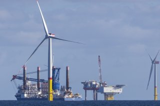 Les solutions de flexibilité offertes par Südvolt contribuent à atténuer les variations de tension sur le réseau électrique allemand induites par le raccordement à des sources d'énergie renouvelables tributaires des aléas météorologiques. (archive) KEYSTONE/EPA/JENS KOEHLER